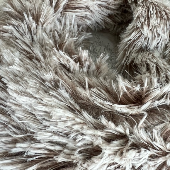 Scarves - Picture 3 of 5